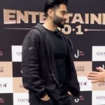 Jackky Bhagnani Instagram - #HumAayeHain Doha! The energy backstage is electric! 💥 in full prep mode, gearing up to bring you an unforgettable show. Get ready to be entertained! See you today at #EntertainerNo1! @varundvn @tigerjackieshroff @shahidkapoor @rakulpreet @kiaraaliaadvani @jaquelienefernandez @bharti.laughterqueen @ifeelking @jjustliveofficial @qatarairways @radioolive.qa @virginmegastoretickets @qtickets_qtr @qatarcalendar @radiosuno @shyamc26 @iloveqatar @lovindoha @qatarliving