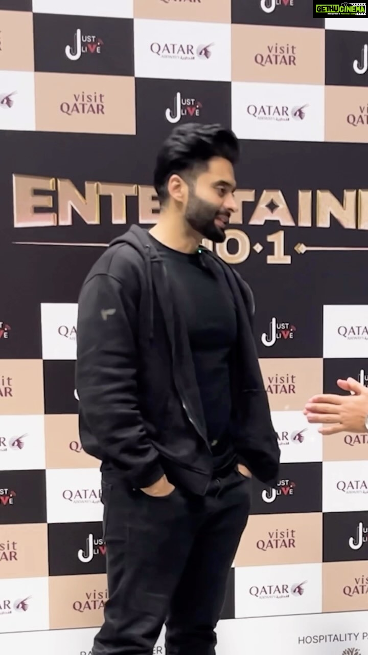 Jackky Bhagnani Instagram - #HumAayeHain Doha! The energy backstage is electric! 💥 in full prep mode, gearing up to bring you an unforgettable show. Get ready to be entertained! See you today at #EntertainerNo1! @varundvn @tigerjackieshroff @shahidkapoor @rakulpreet @kiaraaliaadvani @jaquelienefernandez @bharti.laughterqueen @ifeelking @jjustliveofficial @qatarairways @radioolive.qa @virginmegastoretickets @qtickets_qtr @qatarcalendar @radiosuno @shyamc26 @iloveqatar @lovindoha @qatarliving