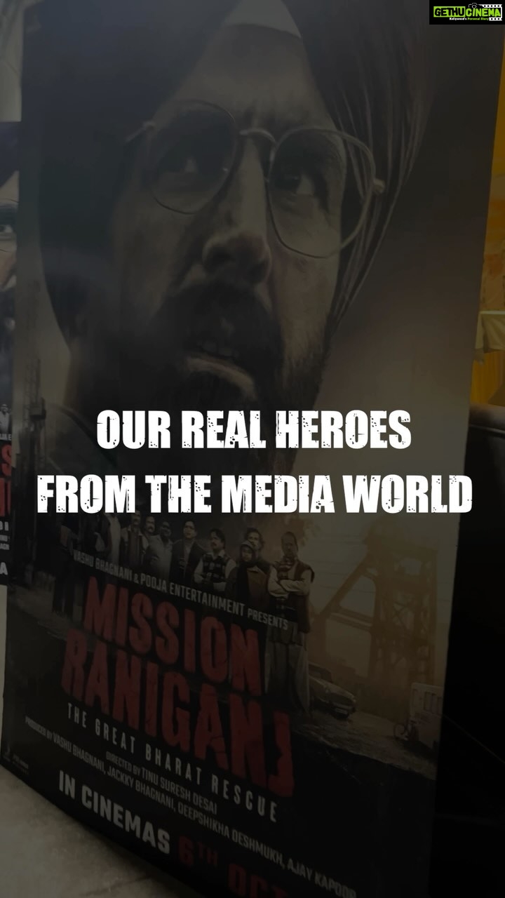 Jackky Bhagnani Instagram - Some Jalsa with the media 😉 #2DaysToMissionRaniganj Advance Bookings Open Now: Link In Bio. BOOK TICKETS NOW Watch the story of Bharat’s true hero with #MissionRaniganj in cinemas on 6th October! @akshaykumar @vashubhagnani @parineetichopra @tinudesaiofficial @jackkybhagnani @deepshikhadeshmukh @ajay_kapoor_ @ravikishann @kumudkmishra @pavanrajmalhotra @badolavarun #RajeshSharma @dibyenduofficial @virendrasaxenna07 @jameel.mumbai @mukeshsbhatt @ananthmahadevanofficial #ShishirSharma #SudhirPandey #BachanPachera #OmkarDasManikpuri @Kingrani.Deepak #VipulKRawal @pooja_ent @jjustmusicofficial @pvrpictures @slglobal001