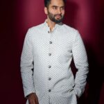 Jackky Bhagnani Instagram - Traditional threads, festive beats – Diwali clicks with cultural feats! #DiwaliVibes Outfit @kunalrawalofficial Footwear @dmodotofficial Styled by @anshikaav Styling Team @tanazfatima @bhatia_tanisha HMU @officialbmshairstyle Shot by @realvision333