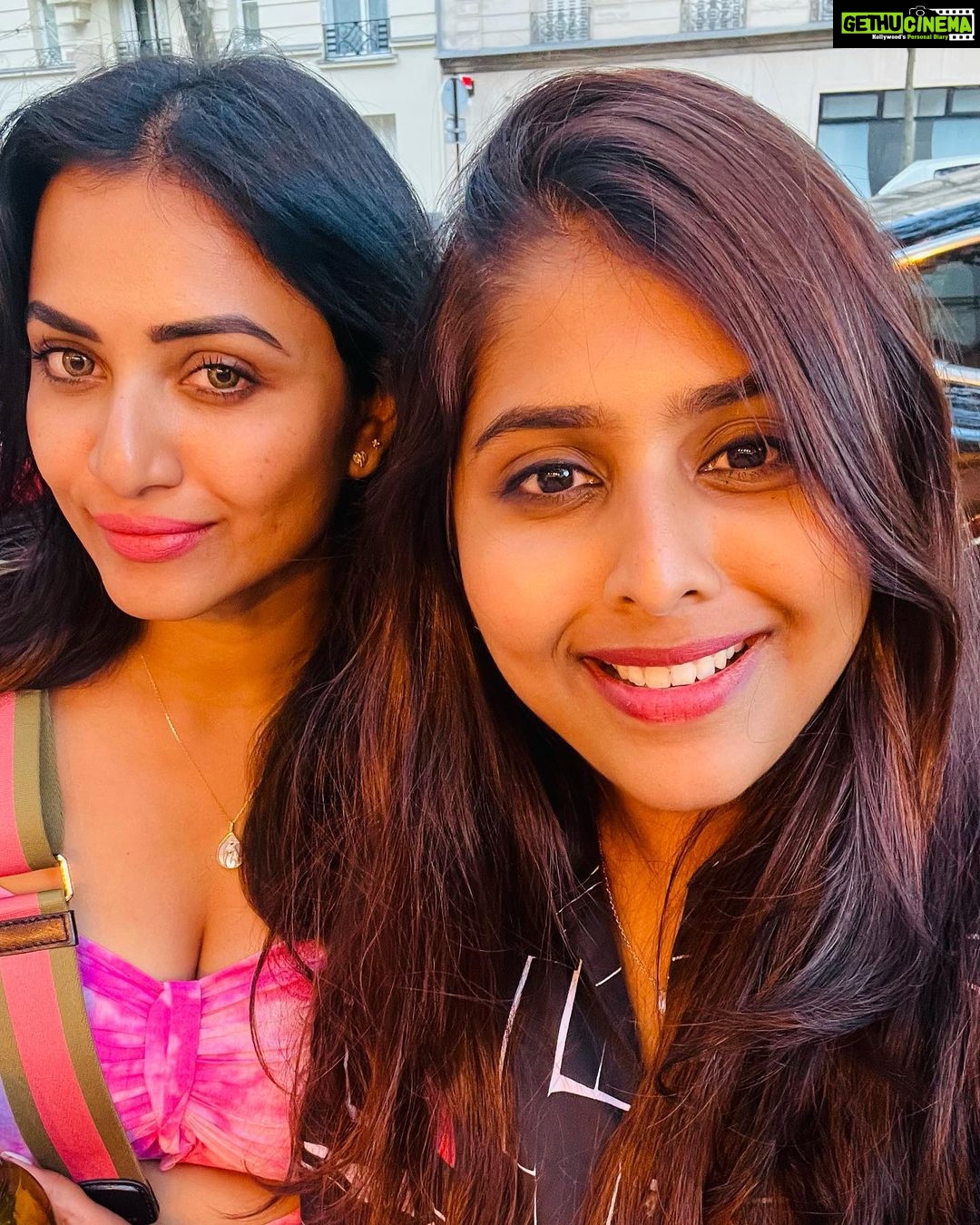 Janani Ashok Kumar Instagram - One of the craziest, colourful evenings of our life…🫠💯✨💫 Travelling with friends is always fun 🤩 & the three of us were incredible 🤩🙌🏼 It was one epic holiday and I can’t wait for our next already @satz_aka_sathishkumaran @madhumitha_sivasankar 🥹🤗♥️ - #paris #eiffeltower #france #europe #traveldiaries #bff Tour Eiffel