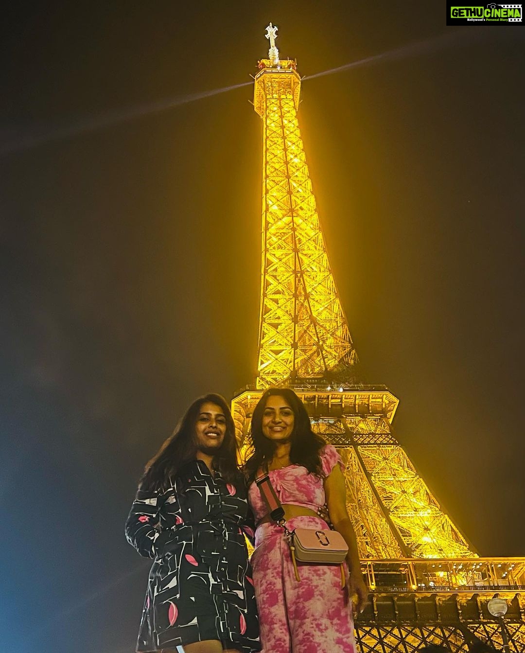 Janani Ashok Kumar Instagram - One of the craziest, colourful evenings of our life…🫠💯✨💫 Travelling with friends is always fun 🤩 & the three of us were incredible 🤩🙌🏼 It was one epic holiday and I can’t wait for our next already @satz_aka_sathishkumaran @madhumitha_sivasankar 🥹🤗♥️ - #paris #eiffeltower #france #europe #traveldiaries #bff Tour Eiffel