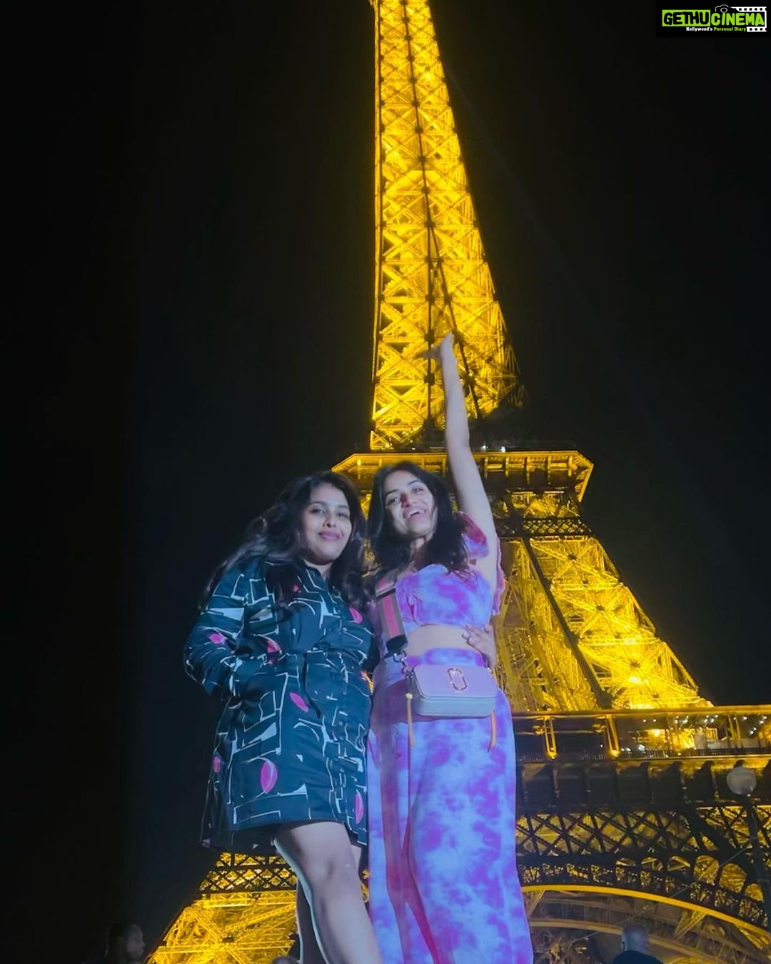 Janani Ashok Kumar Instagram - One of the craziest, colourful evenings of our life…🫠💯✨💫 Travelling with friends is always fun 🤩 & the three of us were incredible 🤩🙌🏼 It was one epic holiday and I can’t wait for our next already @satz_aka_sathishkumaran @madhumitha_sivasankar 🥹🤗♥️ - #paris #eiffeltower #france #europe #traveldiaries #bff Tour Eiffel