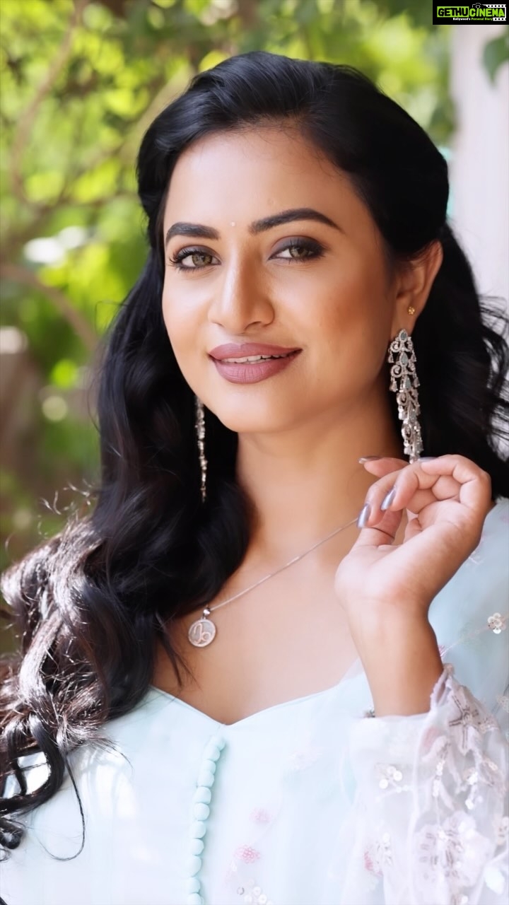 Janani Ashok Kumar Instagram - High On Feminine Energy 🦋✨💫🩵🤍💗 - 📸: @gk_.photography._ 👗: @aloraa_by_jd Make up : #yourstruly Hair: @_stylenart_ Jewellery: @fineshinejewels Chennai, India
