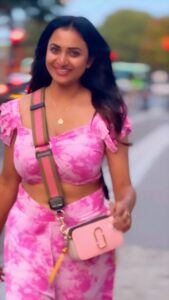 Janani Ashok Kumar Instagram - Escape the ordinary Feel the magic ✨💫💗💝 - Video courtesy : @madhumitha_sivasankar Paris, France