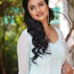 Janani Ashok Kumar Instagram – Why else
are we here if not
to live with unreasonable passion for things 
🌸🩵💗
–
📸: @gk_.photography._ 
👗: @aloraa_by_jd 
Make up : #yourstruly 
Hair: @_stylenart_ 
Jewellery: @fineshinejewels Chennai, India