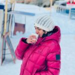 Janani Ashok Kumar Instagram – Sipping on #hotchocolate on Top Of Europe, which remained hot only for 30 seconds haha 😅.

It was -4°C @jungfraujochtopofeurope one of the most distinctive sights of the Swiss Alps.

I must say the hot chocolates are so special there never miss to taste one, when get to visit Switzerland 🫠✨💫💯
–

📸: @madhumitha_sivasankar Jungfraujoch – Top of Europe