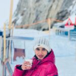 Janani Ashok Kumar Instagram – Sipping on #hotchocolate on Top Of Europe, which remained hot only for 30 seconds haha 😅.

It was -4°C @jungfraujochtopofeurope one of the most distinctive sights of the Swiss Alps.

I must say the hot chocolates are so special there never miss to taste one, when get to visit Switzerland 🫠✨💫💯
–

📸: @madhumitha_sivasankar Jungfraujoch – Top of Europe