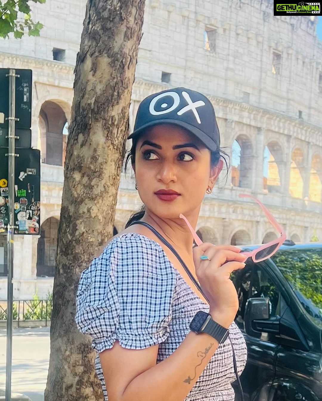 Janani Ashok Kumar Instagram - Be gentle, Every heart hides many wounds that never bleed..! 📸: @madhumitha_sivasankar - #italy #travel #europe Colosseum, Rome, Italy