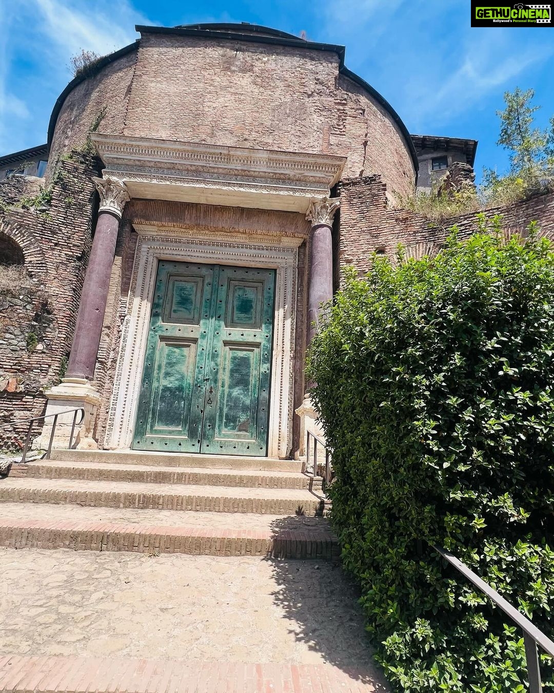Janani Ashok Kumar Instagram - Be gentle, Every heart hides many wounds that never bleed..! 📸: @madhumitha_sivasankar - #italy #travel #europe Colosseum, Rome, Italy
