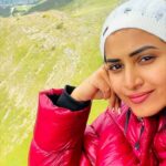 Janani Ashok Kumar Instagram – Frozen in the moment & memories ⛄️❄️
#jungfraujoch🇨🇭 #switzerland🇨🇭 #memories #travel Jungfraujoch, Top of Europe 少女峰頂，歐洲最高點