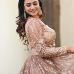 Janani Ashok Kumar Instagram – Life gets better when you expect less ✨💫💯

–
MUAH: @murugeshmakeup_hair 
Jewellery: @chennai_jazz
Outfit: @visha_boutique_ Chennai, India