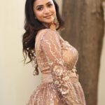 Janani Ashok Kumar Instagram – Life gets better when you expect less ✨💫💯

–
MUAH: @murugeshmakeup_hair 
Jewellery: @chennai_jazz
Outfit: @visha_boutique_ Chennai, India