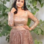 Janani Ashok Kumar Instagram – Life gets better when you expect less ✨💫💯

–
MUAH: @murugeshmakeup_hair 
Jewellery: @chennai_jazz
Outfit: @visha_boutique_ Chennai, India