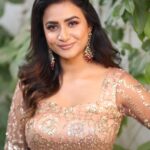 Janani Ashok Kumar Instagram - You can do it. ☑️☑️☑️ Even though sometimes you doubt yourself. Even though at times it can feel so overwhelming…! 🔸🔸🔸 Do not worry. Breathe. Trust yourself. 🔻🔻🔻 Know that you are capable & you are going to absolutely smash it..! - MUAH: @murugeshmakeup_hair Jewellery: @chennai_jazz Outfit: @visha_boutique_ Chennai, India