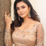Janani Ashok Kumar Instagram – You can do it. 
☑️☑️☑️
Even though sometimes you doubt yourself. Even though at times it can feel so overwhelming…!
🔸🔸🔸
Do not worry.
Breathe.
Trust yourself.
🔻🔻🔻
Know that you are capable & you are going to absolutely smash it..!
–
MUAH: @murugeshmakeup_hair 
Jewellery: @chennai_jazz
Outfit: @visha_boutique_ Chennai, India