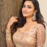 Janani Ashok Kumar Instagram – You can do it. 
☑️☑️☑️
Even though sometimes you doubt yourself. Even though at times it can feel so overwhelming…!
🔸🔸🔸
Do not worry.
Breathe.
Trust yourself.
🔻🔻🔻
Know that you are capable & you are going to absolutely smash it..!
–
MUAH: @murugeshmakeup_hair 
Jewellery: @chennai_jazz
Outfit: @visha_boutique_ Chennai, India