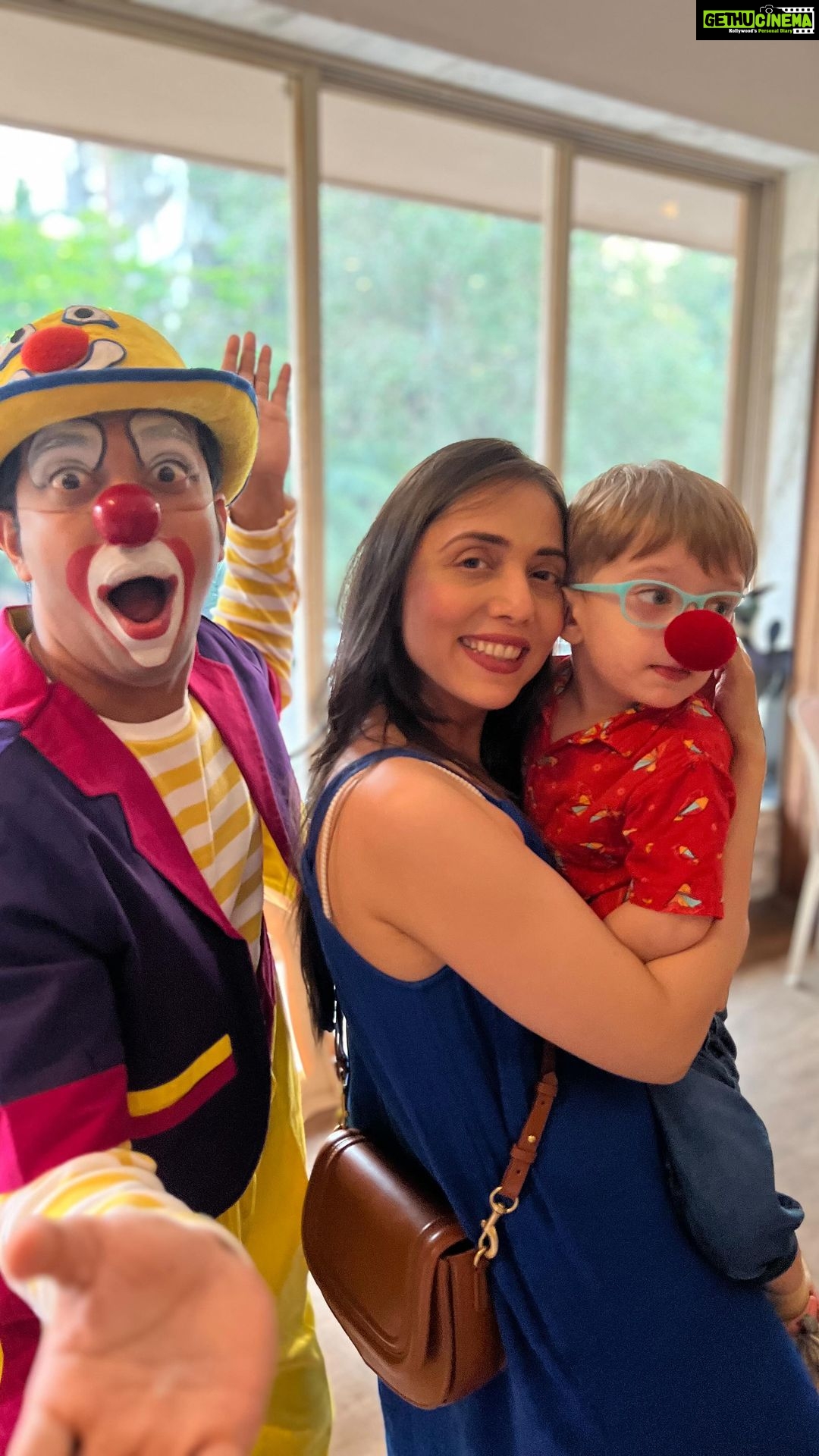 Jankee Parekh Instagram - Went from Holy to Hooligans in 46 seconds with #SufiAndJokerBhaiya ❤️ Sufi is obsessed with Jokers & Clowns and that’s only to put it mildly. It’s everything he dreams off and lives on currently. To watch him go absolute bonkers last evening was like being on a roller coster of emotions and we still feel hung over 😃