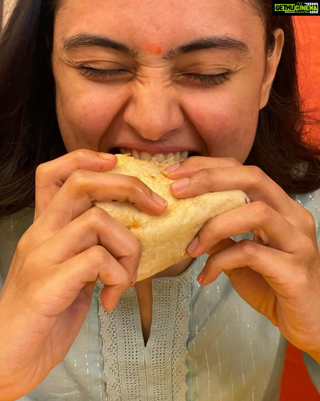 Janki Bodiwala Instagram - Vada and Missal Paaav 🤤😬 #hungergames