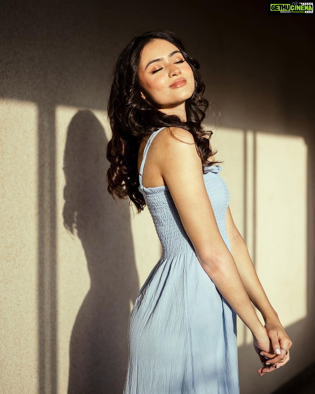 Janki Bodiwala Instagram - Taar-r taraa rr raa raaaaaaaa vibes ✨ . Shot by @theabhivalera Shot for @jankibodiwaka Styled and directed by @theabhivalera Hair and makeup @mahendi19 . . . #portrait #portraitphotography #portfolio #photoshoot #moody #moodygrams #moodyports #cinematic #cinematicphotography #modeling #modelshoot #fashionmodel #fashionphotography #brandshoot #branding #advertisment #advertising