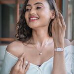 Janki Bodiwala Instagram - Pink is the new black 💖 @danielwellington newest drop, the Mother of Pearl watch is everything you need this Summer. Shop on their website danielwellington.com and get 15% off using my code DWJANKI ✨💫 #danielwellington #partnership #dwindia 📸 @manthan_mehta_photography_ Editing:- @rrajasc @manthan_mehta_photography_