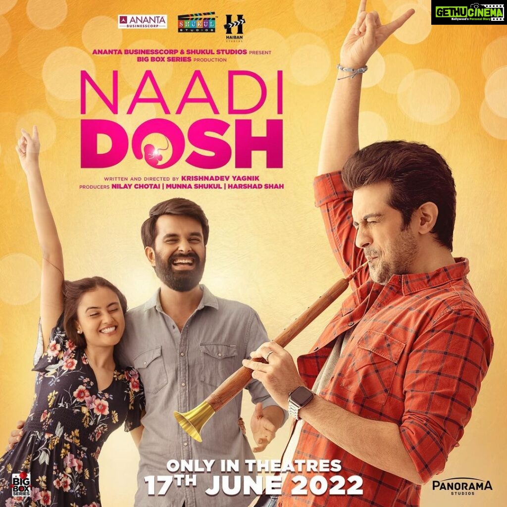 Janki Bodiwala Instagram - Unveiling the second poster of Naadi Dosh! Raunaq Kamdar as Kunal, a brother every sister deserves. Come along with us on this crazy ride as Kunal goes all the way to help his sister be with the love of her life. #Naadidosh Only in theatres 17th June '22 @actoryash @jankibodiwala @raunaqkamdar @krishnadevyagnik @nilaychotai @imunnashukul #HarshadShah @chhatwanimurli @darshan_shah1 #AnantaBusinesscorp @shukulstudios @big_box_series @panorama_studios #PanoramaDistribution