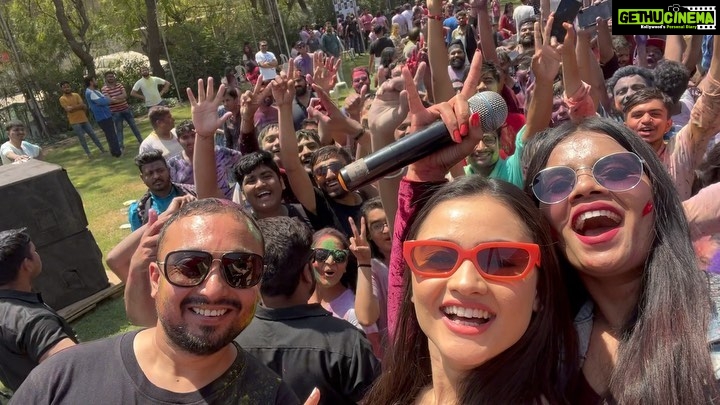 Janki Bodiwala Instagram - HOLI 2022 😍😍😍 #happyholi Thankyou Hawkevents and DJ Nihar for having me there 😃 had a great time 🤟🏻 Post corona first public appearance 🥰 Managed by :- @fatctalents ☺️
