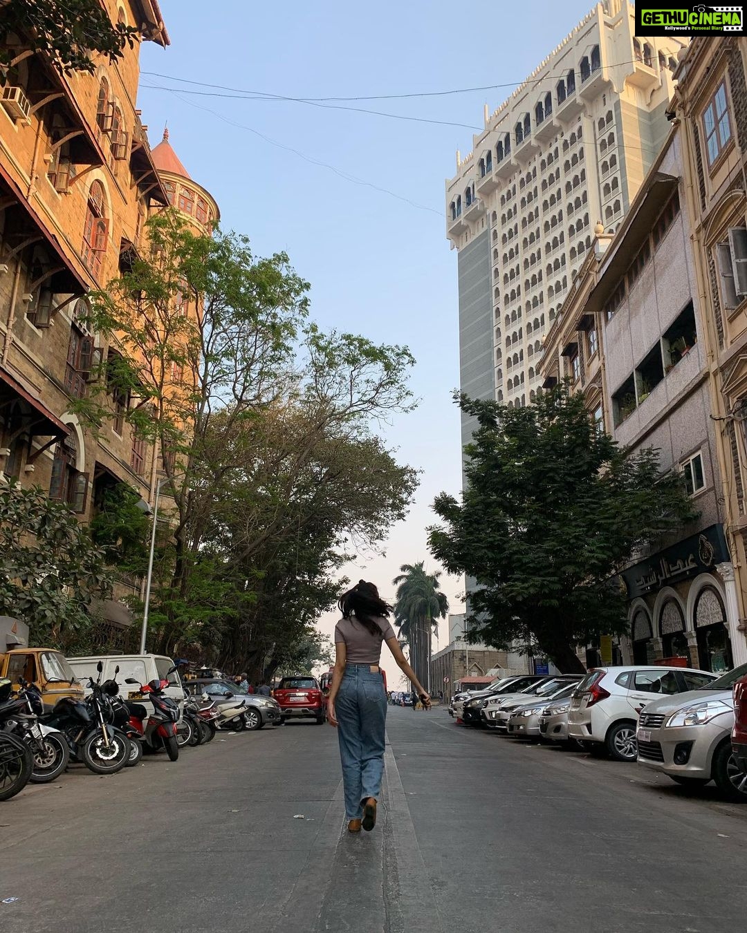 Janki Bodiwala Instagram - Saara zamaaaaa …haseeeno ka dewanaa……. ;)