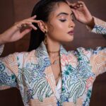 Janki Bodiwala Instagram - Premier night of *Naadi Dosh* . Styled by - @khushaliee Outfit by - @ridham_boutique Jewellery - @fashkaofficial Makeup and hair - @iaayushiisharma Photographer - @dominicchristianphotography Styling assistant - @_flute_20_
