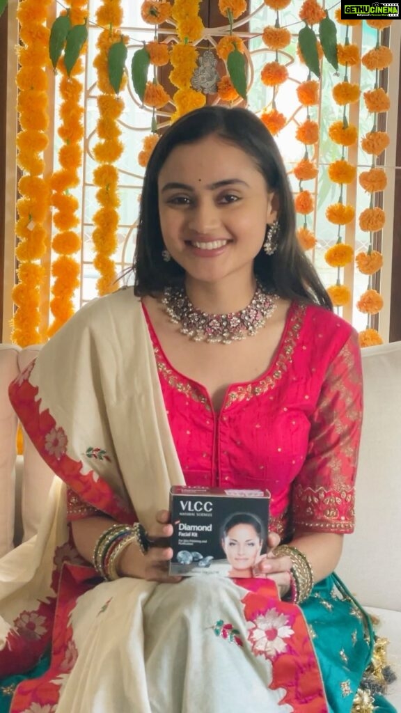 Janki Bodiwala Instagram - Its all been a task to do all the chores and get ready for Diwali , but what’s better than Parlour like look at home? Nothing right , get set ready and shine this Diwali with Tag (Vlcc Personal Care) #HappyGlowLucky #VLCC Managed by @fatctalents