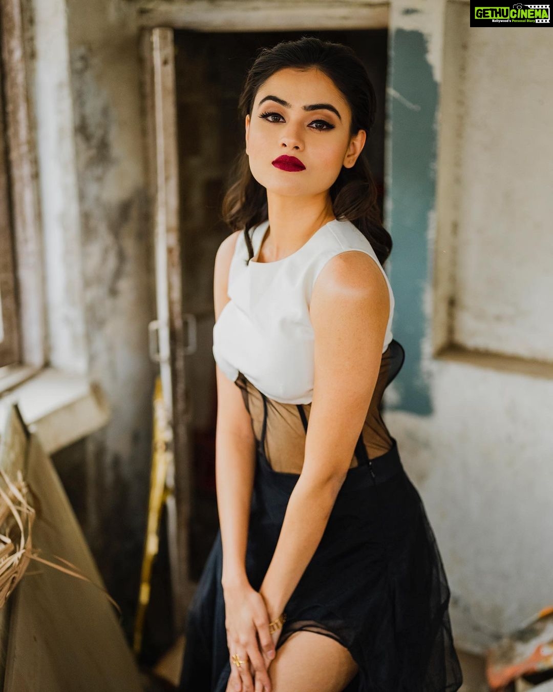 Janki Bodiwala Instagram - This or that ?