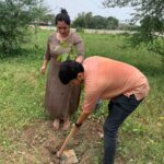 Janki Bodiwala Instagram - “One human-one tree 🌳 “ Me and my friends did our bit today …hope you soon do yours🤗 #environment #treeplanting