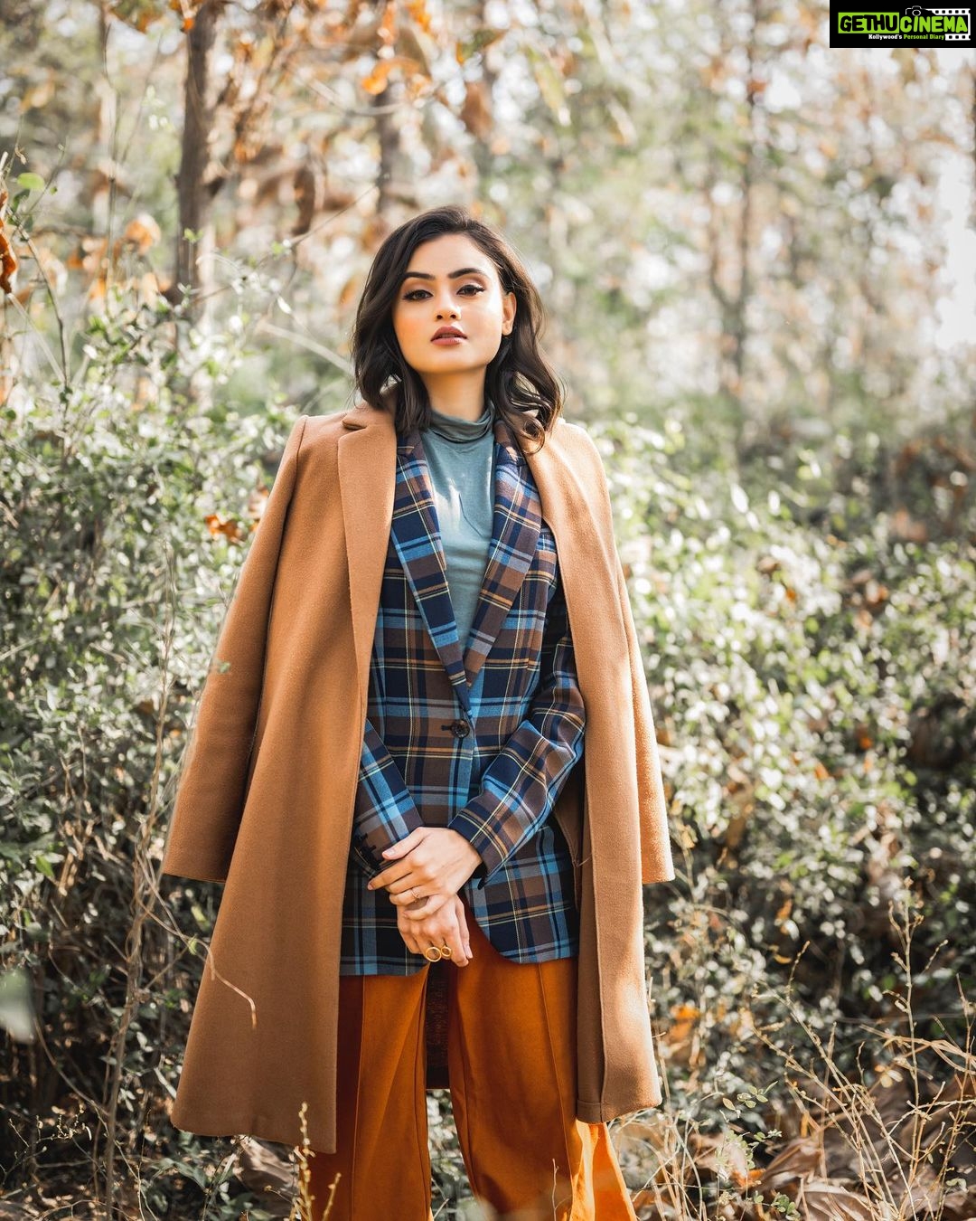 Janki Bodiwala Instagram - You are unbe-leaf-able😜 . Styled by - @khushaliee Capture by - @theabhivalera Hmu:- @nidhi.mardia Coat- @marksandspencerindia Pants - @celesteclothingbrand Ring - @one_nought_one_one