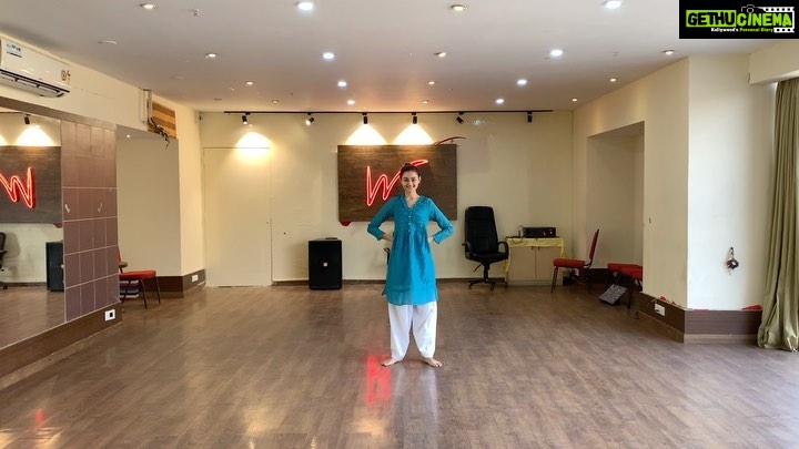 Janki Bodiwala Instagram - Practice session ...just for fun :) Steps by :- @divyas_choreography @waves_dance