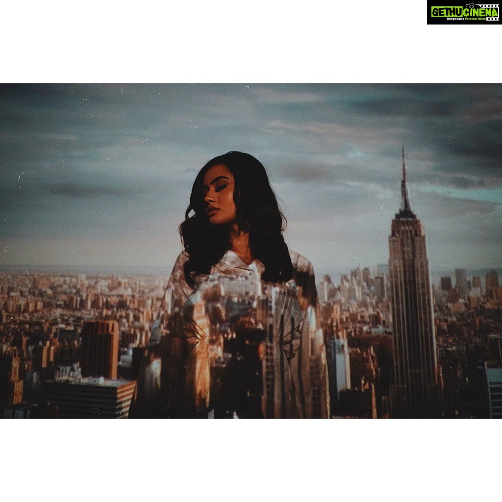 Janki Bodiwala Instagram - In a newyork state of mind 🗽 . . 📸 :- @aanandshukla #jankibodiwala #vintage #viral #newyork