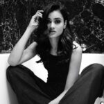 Janki Bodiwala Instagram - Lost in myself 🖤 . . . . Picture perfect by :- @aanandshukla #jankibodiwala