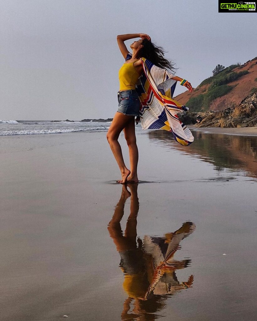 Janki Bodiwala Instagram - Good times and tan lines...
