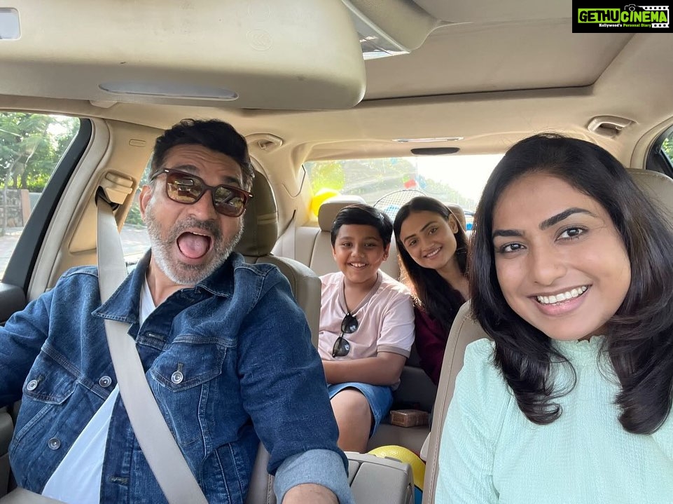 Janki Bodiwala Instagram - Happy family 😀….until …….????watch VASH to know more👻 film in cinemas near you
