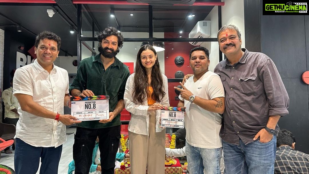 Janki Bodiwala Instagram - શ્રી ગણેશાય નમઃ @ksentertainmentllp presents @big_box_series production Production no 8 Muhurat Writer Director: @krishnadevyagnik Producers: @kalpeshsoni1003 , @krunalsoni2468 Cast @jankibodiwala , @ravi25_12