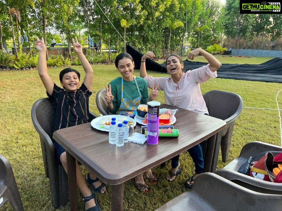 Janki Bodiwala Instagram - Happy family 😀….until …….????watch VASH to know more👻 film in cinemas near you