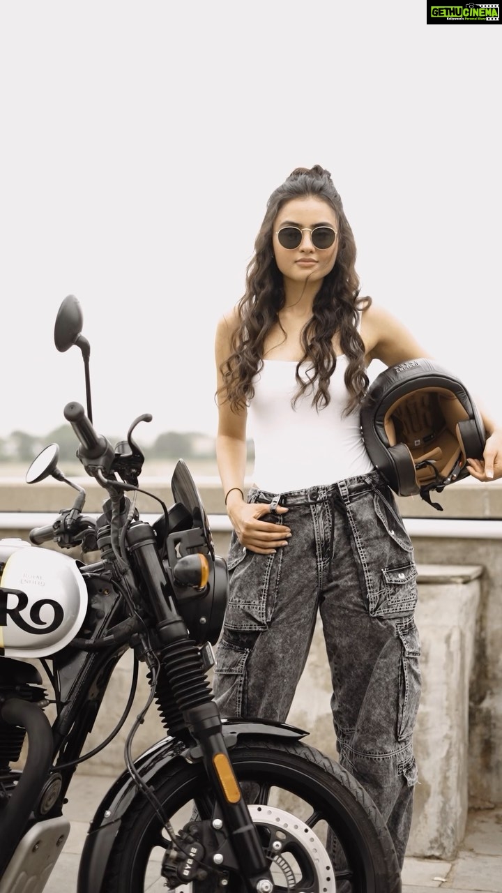 Janki Bodiwala Instagram - Amdavad is an emotion for me. Having grown up in the city I feel the vibe and am proudly a part of the Amdavadi tribe. Riding on #Hunter350 is a great way of moving through the city. The comfort and manoeuver makes it pure fun. It is a perfect companion for exploring my all time favourite streets. #RoyalEnfieldHunter350 #Hunter350 #AShotOfMotorcycling #VibeHunter #itsaVibe #AShotOfAhmedabad @royalenfield @royalenfieldtribe Shot by @aanandshukla Hair by : @_hair.by.freya_ Managed by @fatctalents