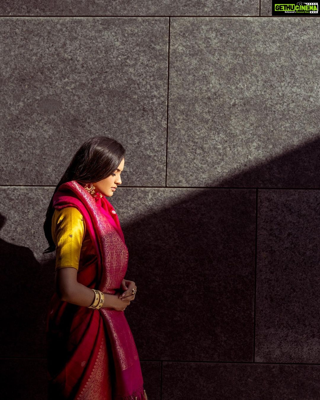 Janki Bodiwala Instagram - Shot by @theabhivalera Shot for @jankibodiwala Video by @just_jd07 Hair & Makeup by @mua_aartighumra Assisted by @pictures_meet Art and Styling by @priyanshidwivedii Saree by @mangalya_sarees Blouse by @dwivedi_jayshree Retouched by @intotheprags Ahmedabad, India