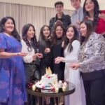 Jannat Zubair Rahmani Instagram - So beautiful ❤️ So elegant ❤️ Just looking like a WOWWW Happy Happy Birthday my oh so gorgeous mummaaa❤️❤️❤️ @nazneenzubair02 Thank you for everything!! Love youu