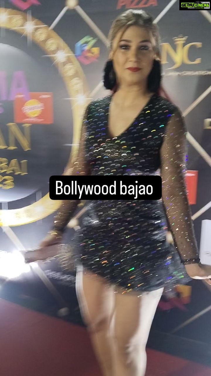 Jasleen Matharu Instagram - #award #biggboss #jasleenmathura Lokhandwala Complex