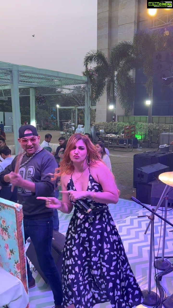Jasleen Matharu Instagram - Hum kahi bhi shuru ho jate hai .. 🥹