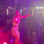 Jasleen Matharu Instagram - 😍Mumbaiiiiii #jasleenmatharulive #event #crowd #singing #performer