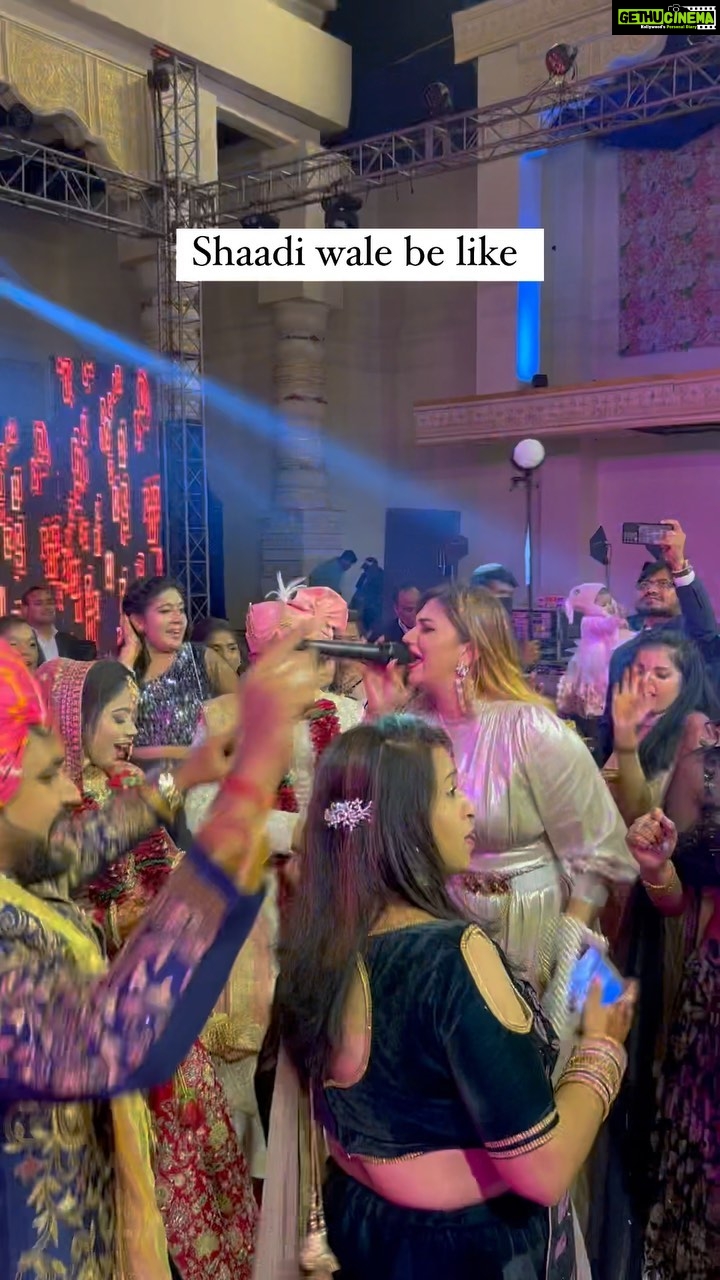 Jasleen Matharu Instagram - Epic night 😍😍 #jasleenmatharulive #event #performer #performance #singing #livemusic