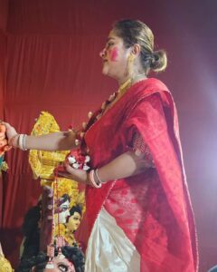 Jhilik Bhattacharjee Instagram - Sindoor Khele 
Dasami kolkata vibes ✨️ 🎉💗
Subho bijayar priti o subheccha ❤️🙏