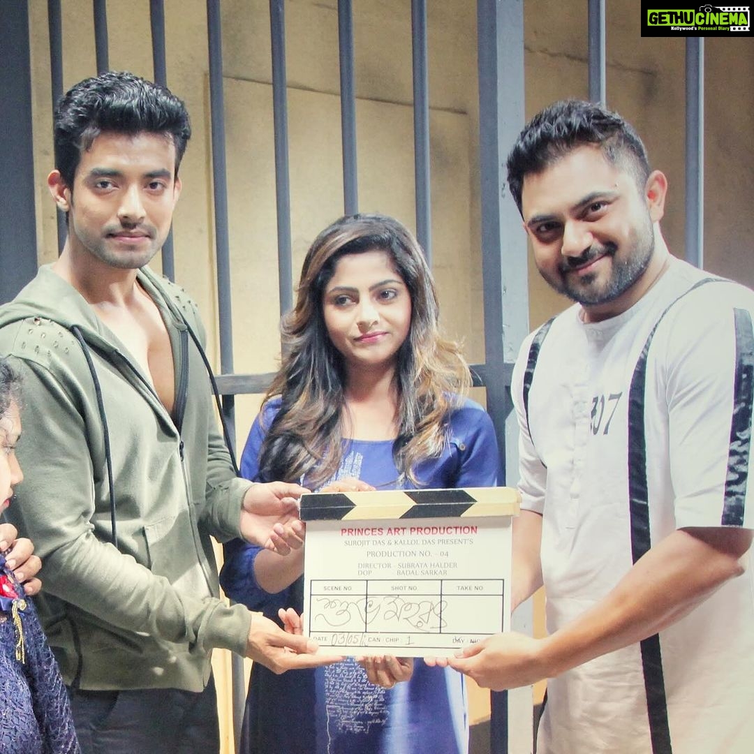 Jhilik Bhattacharjee Instagram - আর কিছুক্ষন পরেই,আজ দুপুর ১ টায় আমরা আসছি @jalsha_movies এ আমাদের ছবি #amisudhutorholam নিয়ে.. দেখে জানাবেন কেমন লাগলো !!! আমরা অপেক্ষা করবো আপনার feedback er জন্য.... #ranojoy #rano #jhilik_bhattacharjee #loveandpeace❤️✌️ #movie #bengali #actorslife @jhilikbhattacharjeeofficial @biswanathbasuofficial @kharaj_mukherjee___ @jalsha_movies