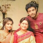 Jhilik Bhattacharjee Instagram - আর কিছুক্ষন পরেই,আজ দুপুর ১ টায় আমরা আসছি @jalsha_movies এ আমাদের ছবি #amisudhutorholam নিয়ে.. দেখে জানাবেন কেমন লাগলো !!! আমরা অপেক্ষা করবো আপনার feedback er জন্য.... #ranojoy #rano #jhilik_bhattacharjee #loveandpeace❤️✌️ #movie #bengali #actorslife @jhilikbhattacharjeeofficial @biswanathbasuofficial @kharaj_mukherjee___ @jalsha_movies